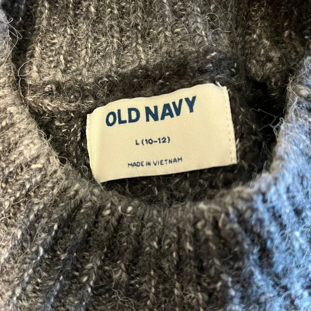 NW Old Navy sweater 🖤 - Picture 5 of 5